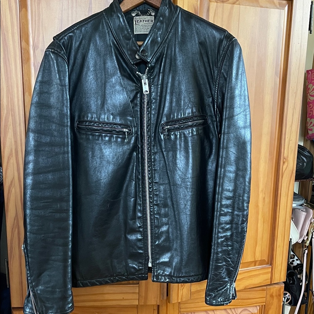 VINTAGE COOL!! Classic Black Leather Bomber Jacket